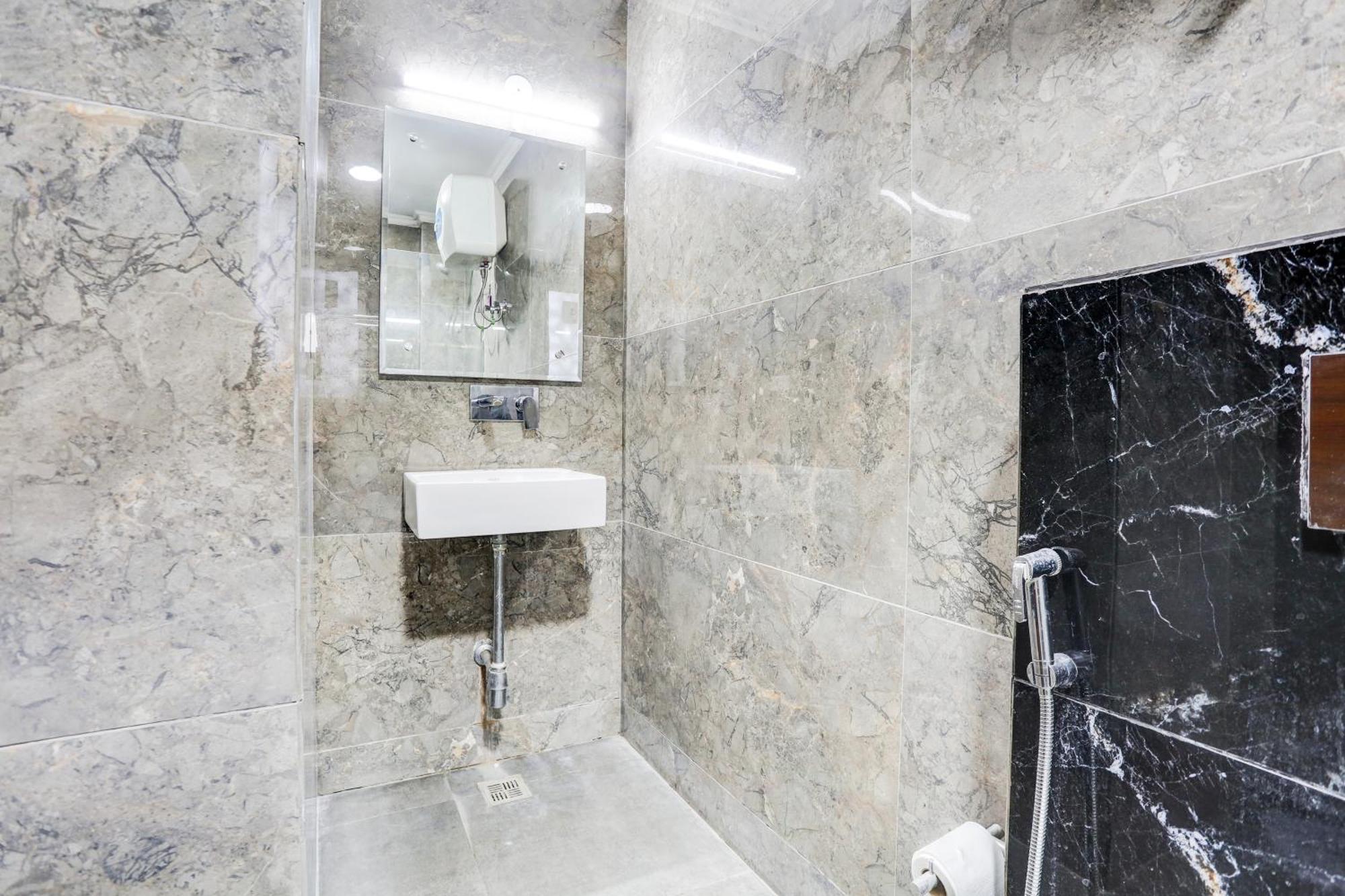 Hotel Greysky Medicity Gurgaon Extérieur photo